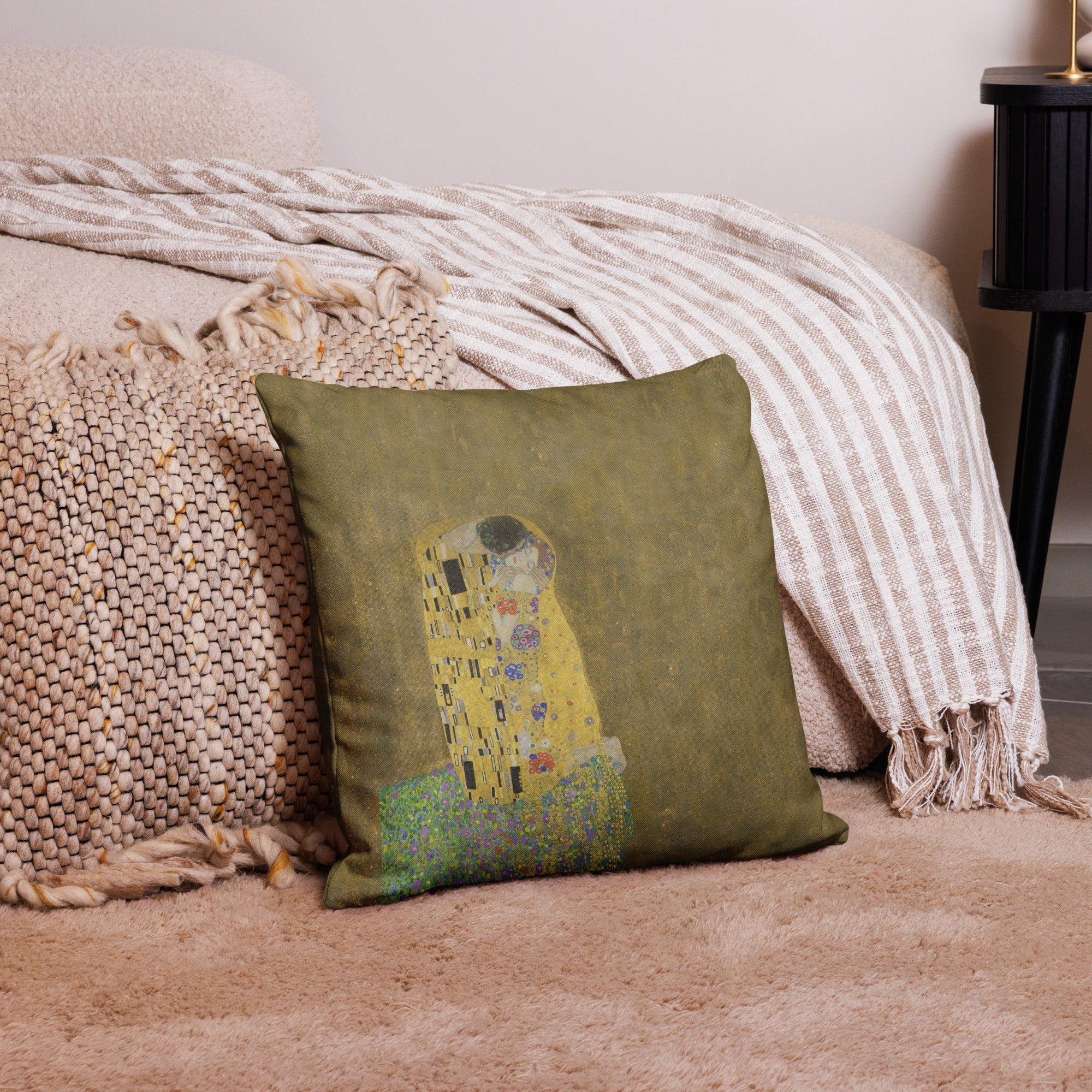 Gustav Klimt „Der Kuss“ Berühmtes Gemälde Premium Kissen | Premium Kunstkissen