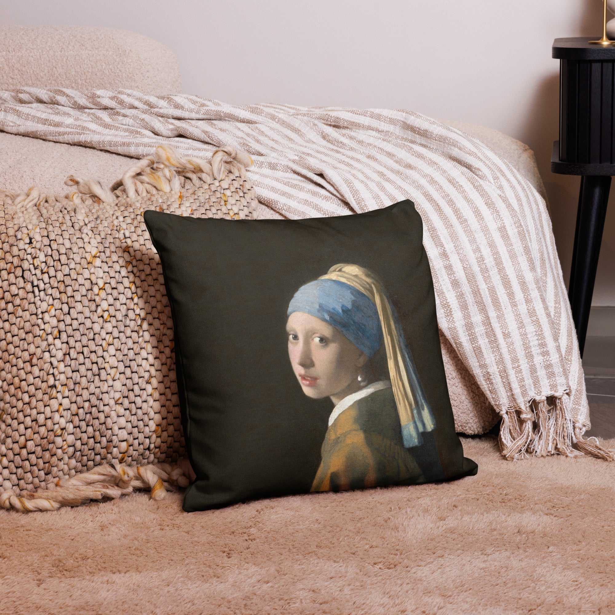 Johannes Vermeer 'Mädchen mit dem Perlenohrring' Berühmtes Gemälde Premium Kissen | Premium Kunstkissen