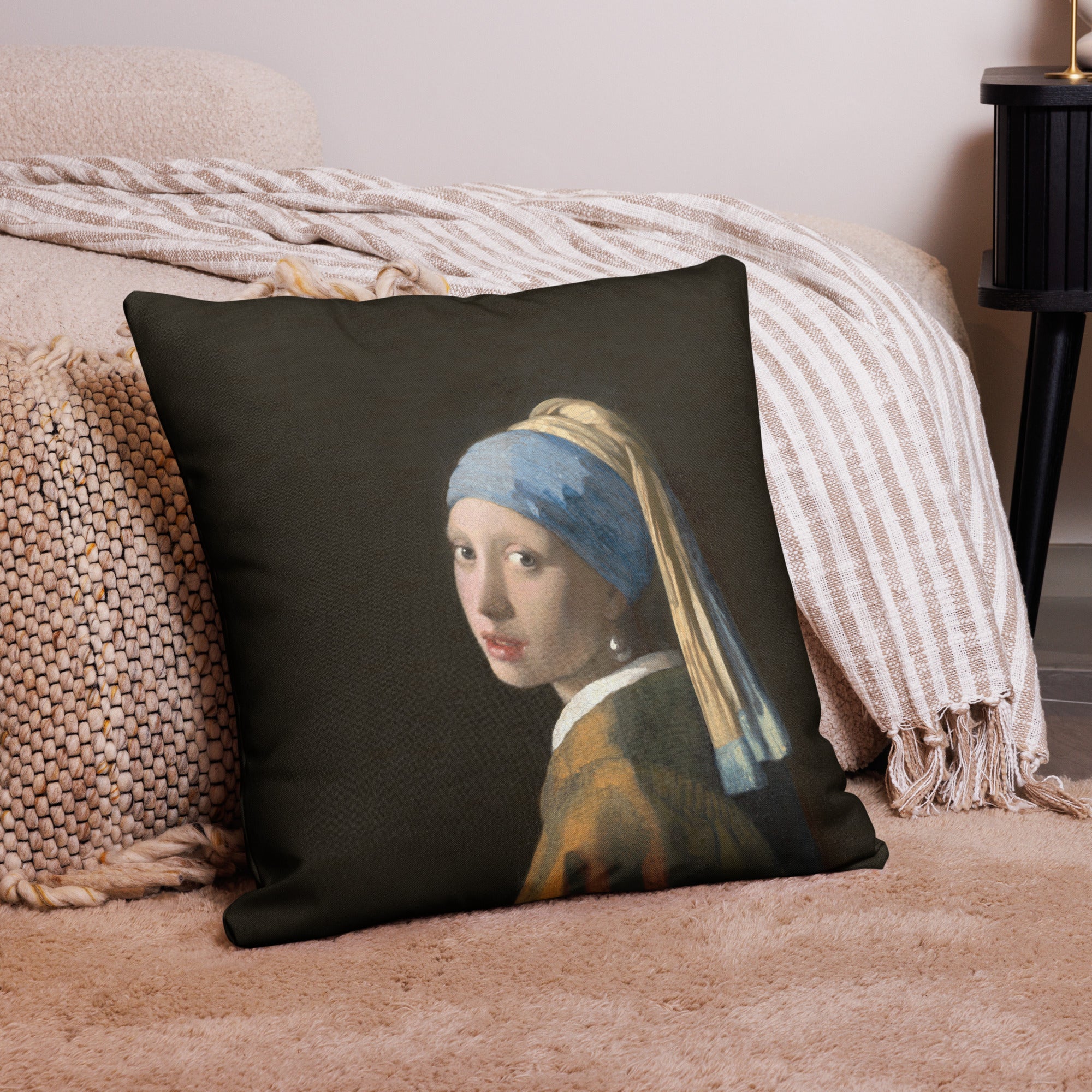 Johannes Vermeer 'Mädchen mit dem Perlenohrring' Berühmtes Gemälde Premium Kissen | Premium Kunstkissen
