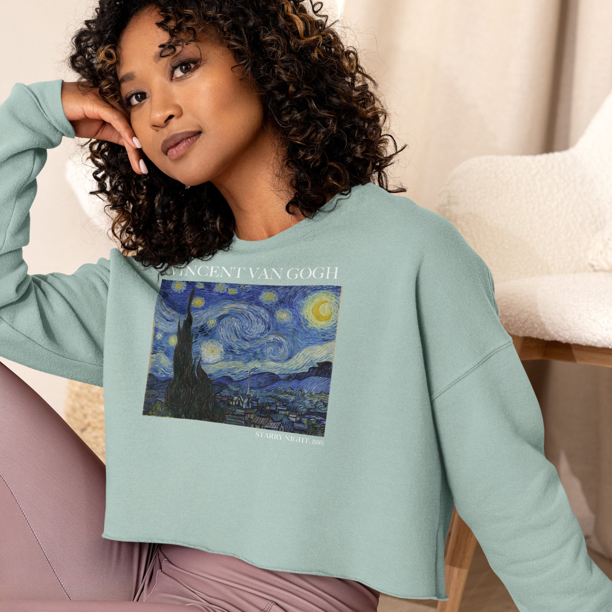 Kurzes Sweatshirt „Sternennacht“ von Vincent van Gogh, berühmtes Gemälde | Kurzes Sweatshirt mit Premium-Kunstmotiv