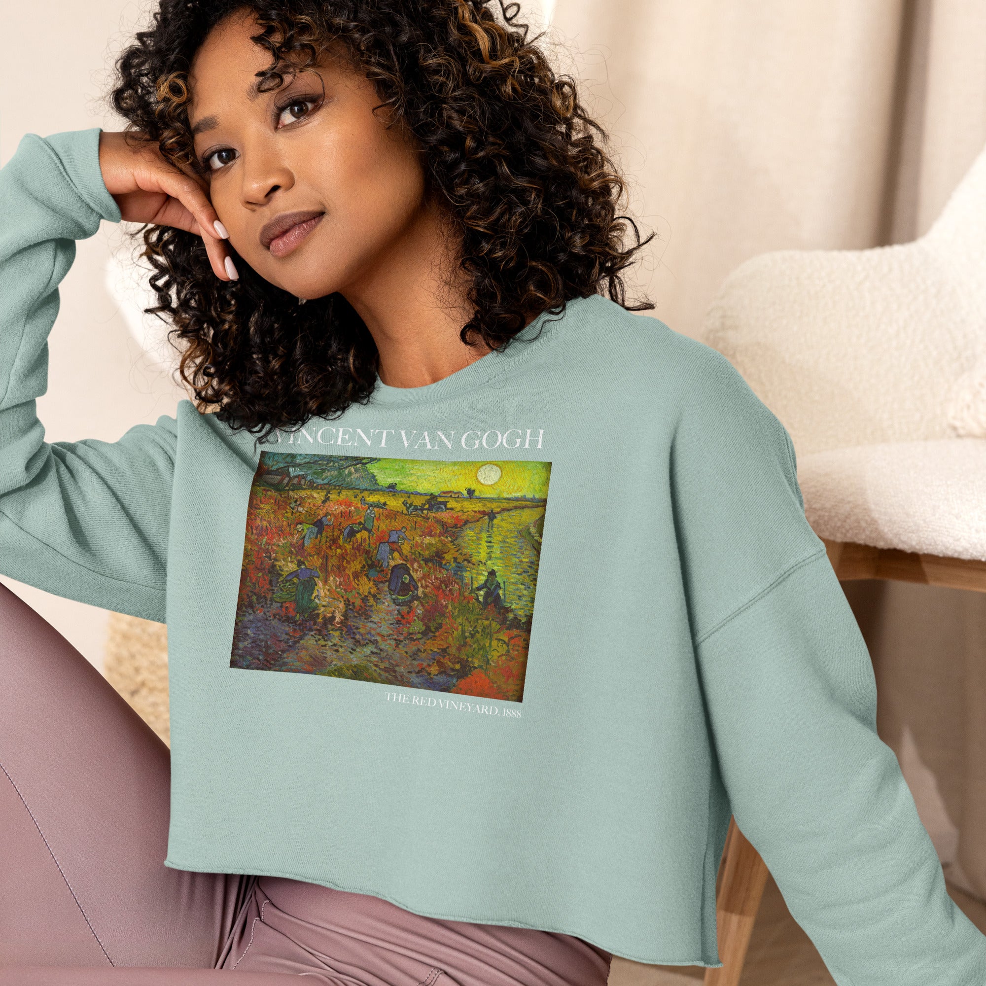 Kurzes Sweatshirt „Der rote Weinberg“ von Vincent van Gogh, berühmtes Gemälde | Kurzes Sweatshirt mit Premium-Kunstmotiv